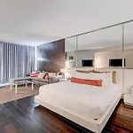 Stunning Escape Top Floor Strip-View Studio 31316