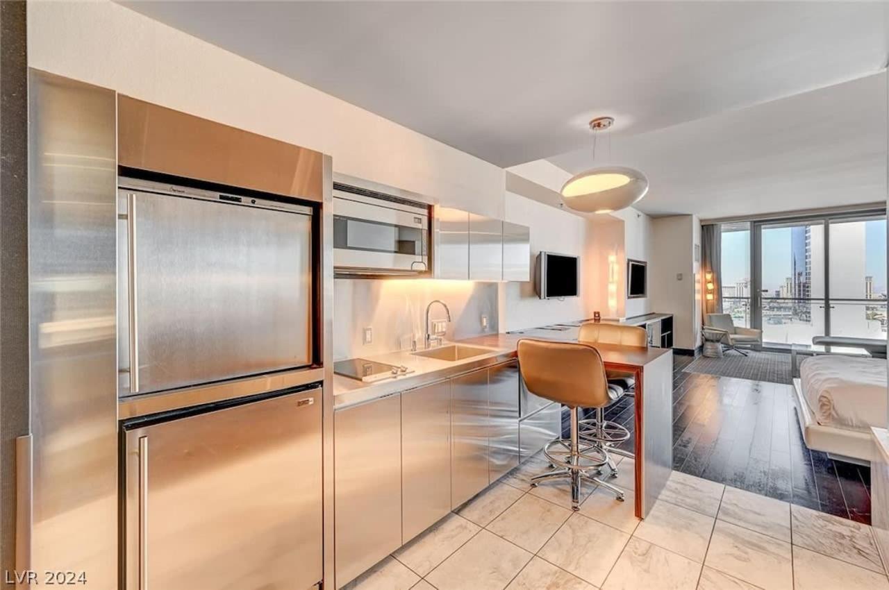 Stunning Escape Floor Strip-view 31316 Inn Las Vegas
