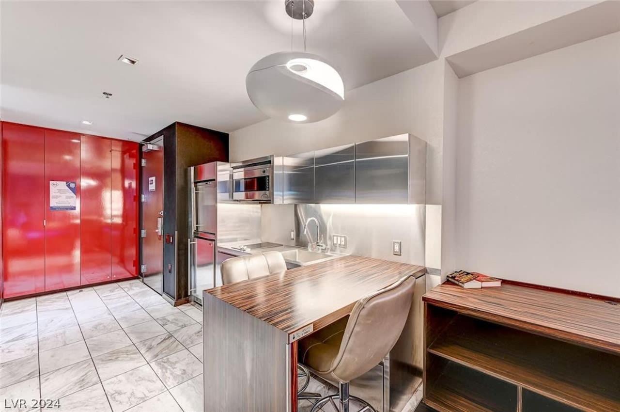 Stunning Escape Floor Strip-view 31316 Inn *