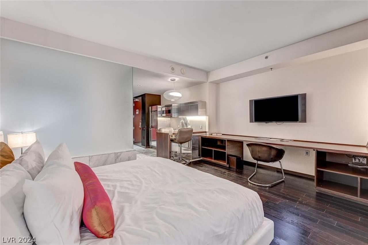 Stunning Escape Floor Strip-view 31316 Inn Las Vegas
