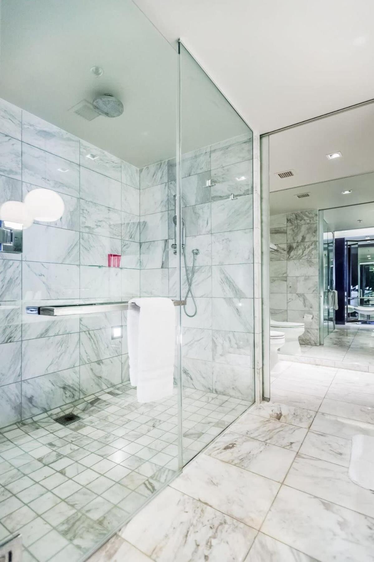 Stunning Escape Floor Strip-view 31316 Inn