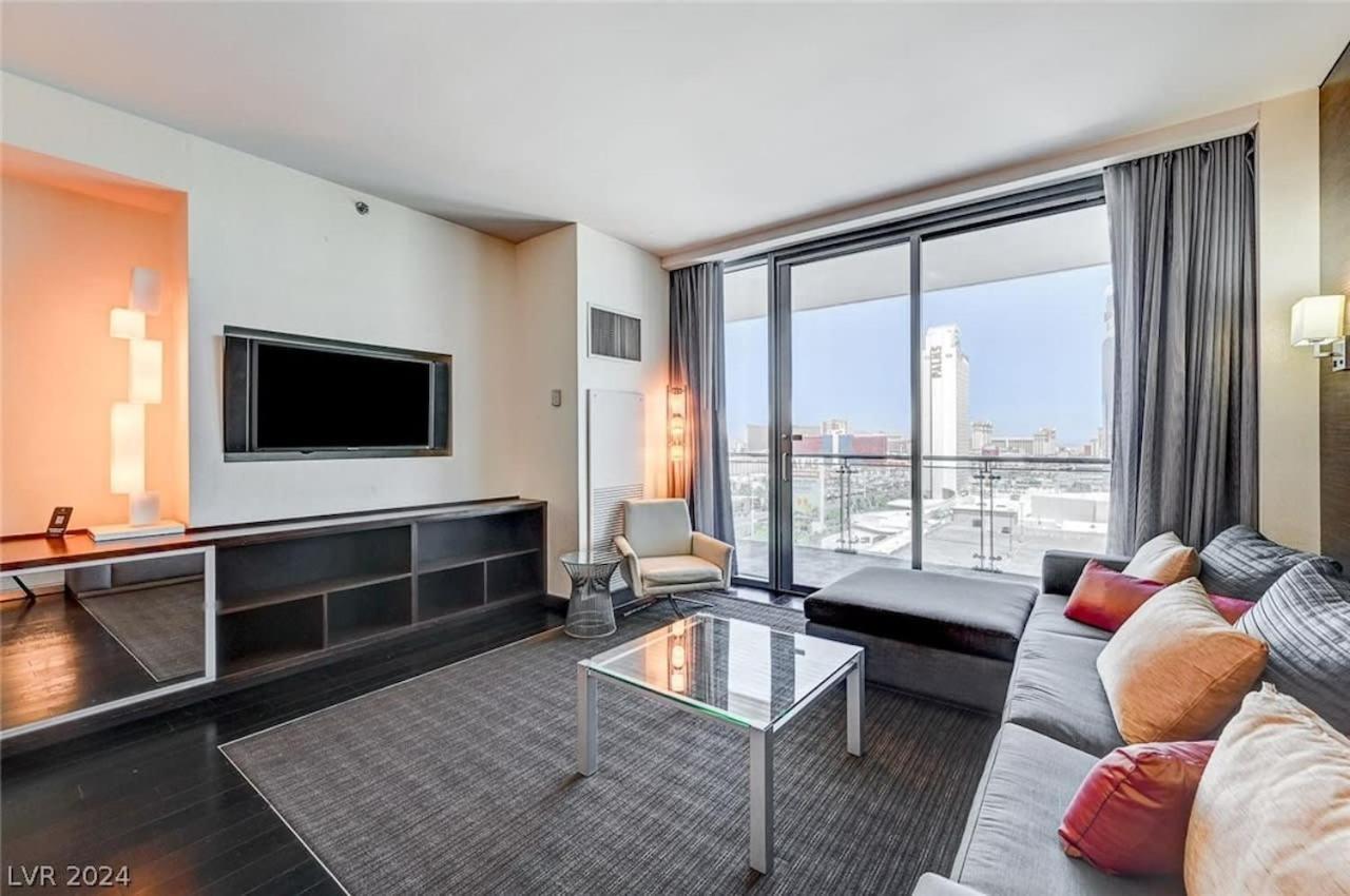 Stunning Escape Floor Strip-view 31316 Inn *